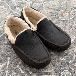 UGG Men's Dark Brown Loafer slippers